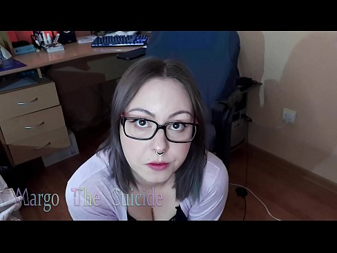 ❤️ 안경을 쓴 섹시한 여자가 카메라에 딜도를 빤다. ️ 젠장 비디오 ko.niceporn.ru에서 ❤