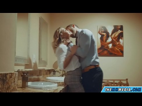 ❤️ 공공 화장실에서 가슴이 큰 금발이 당신을 유혹 할 때 ️ 젠장 비디오 ko.niceporn.ru에서 ❤
